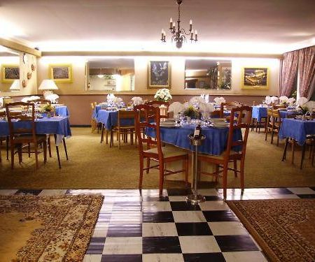 Hotel Restaurant Du Tourisme Latronquiere Bagian luar foto